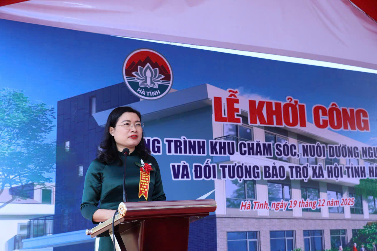 Phó Chủ tịch UBND tỉnh Hà Tĩnh Nguyễn Thị Nguyệt phát biểu tại buổi lễ.