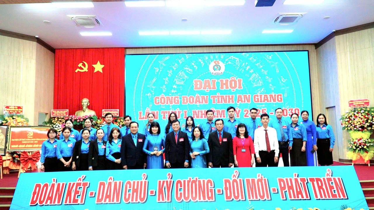 Ban Chấp hành Công đoàn tỉnh khóa I, nhiệm kỳ 2025 - 2030 ra mắt Đại hội.