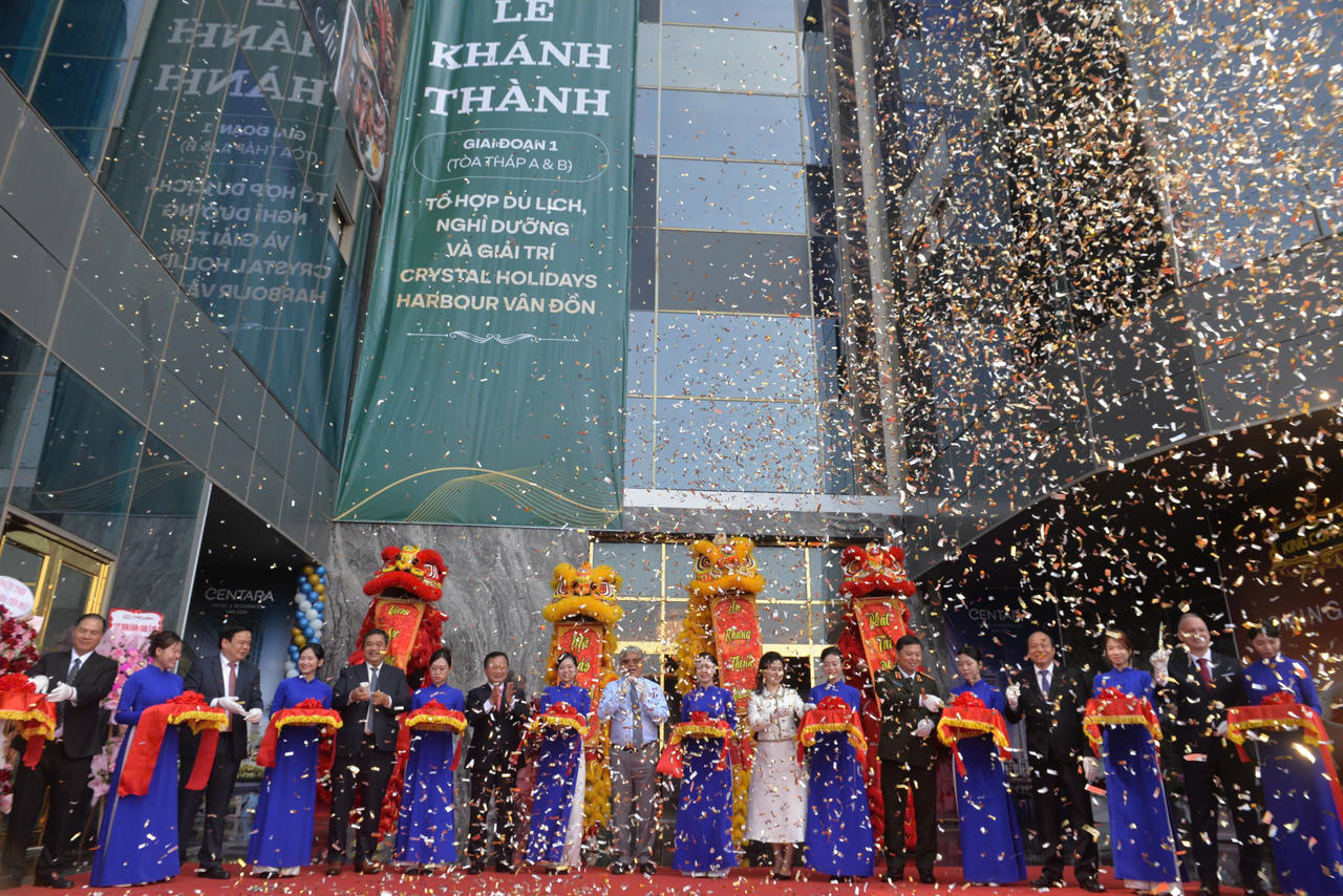 Crystal Holidays Harbour Vân Đồn gồm 5 tòa tháp cao 28-34 tầng và 1 trung tâm hội nghị quốc tế cao 4 tầng.