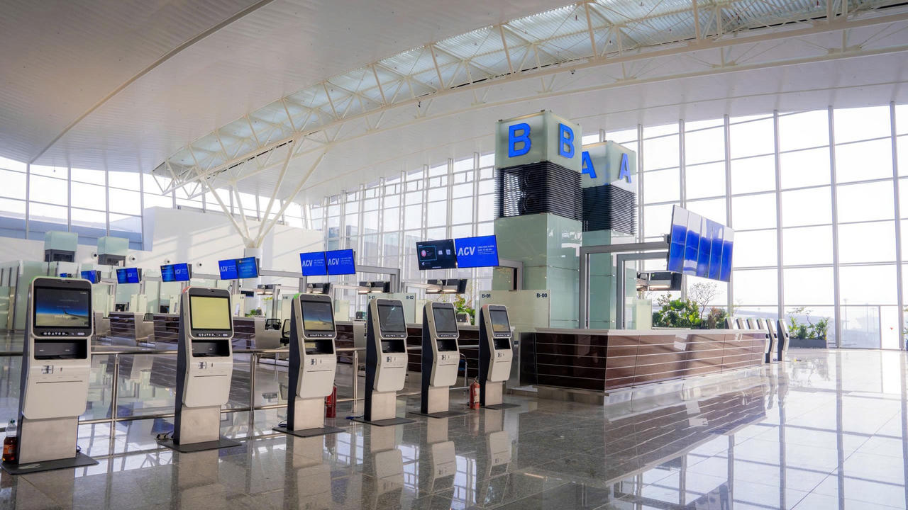 Khu vực ki ốt check-in của Nhà ga hành khách T2