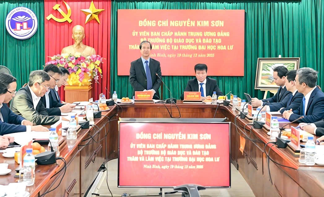 Bộ trưởng Bộ Giáo dục và Đào tạo cùng Đoàn công tác làm việc tại tỉnh Ninh Bình