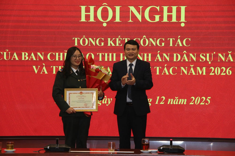 UBND tỉnh Sơn La tặng Bằng khen.