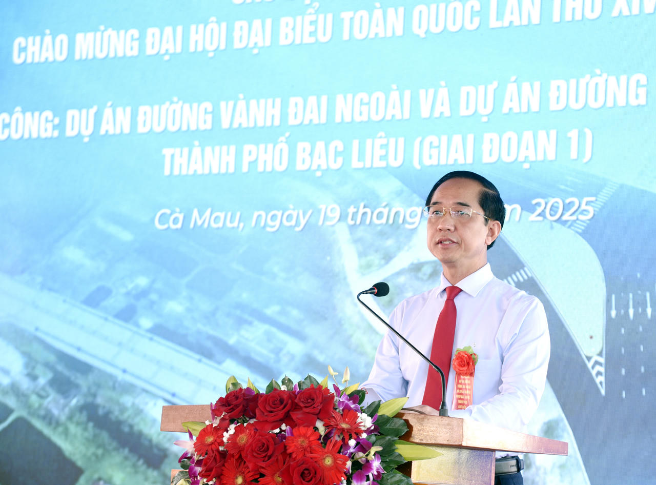 Ông Hồ Thanh Thủy - Phó Bí thư Tỉnh ủy, Chủ tịch UBMTTQ Việt Nam tỉnh Cà Mau phát biểu chỉ đạo tại buổi lễ.
