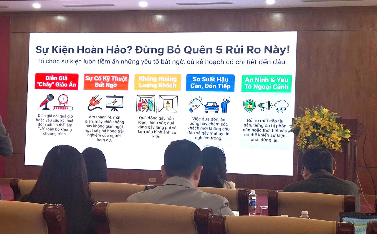 Các đại biểu được nghe chia sẻ về&nbsp;kỹ năng tổ chức các hoạt động, sự kiện hành chính.