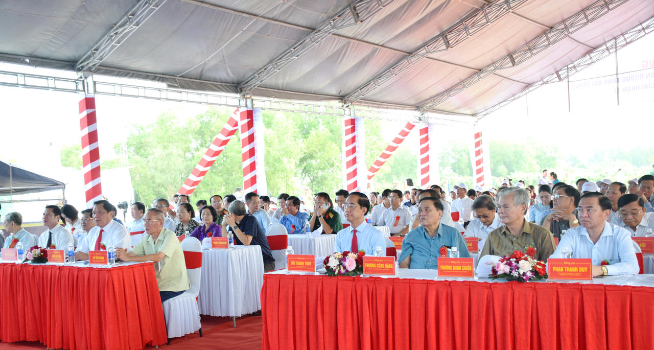 Đại biểu tham dự lễ khởi công Dự án.