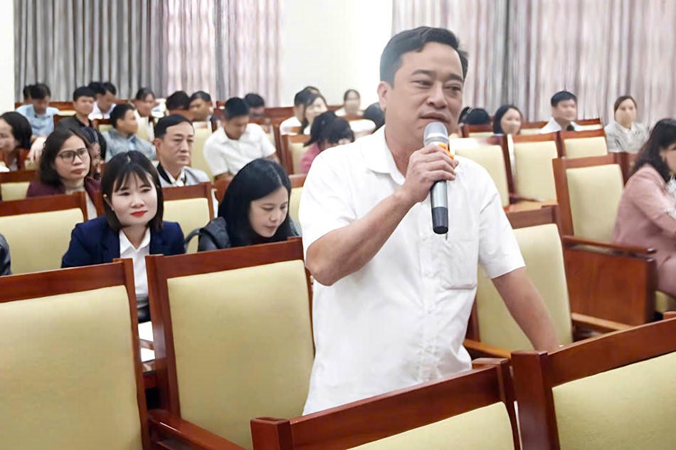 Đại diện các xã, phường phát biểu&nbsp;thảo luận tại hội nghị