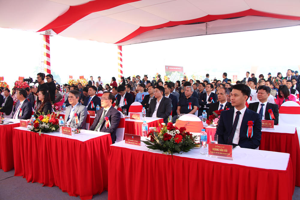 Quang cảnh buổi lễ khởi công.