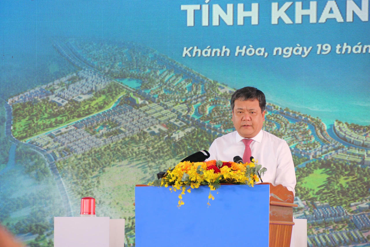 Chủ tịch UBND tỉnh Khánh Hòa Trần Phong phát biểu tại buổi lễ.