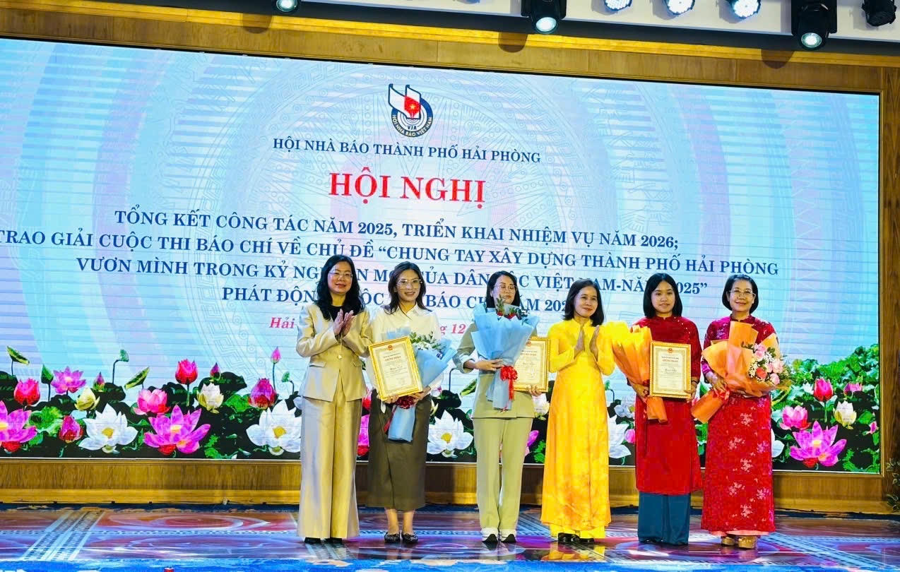 Báo Pháp luật Việt Nam đạt giải khuyến khích với loạt bài 3 kỳ "Mô hình 2 cấp giúp Hải Phòng chủ động trong thực hiện cơ chế, chính sách đặc thù”.