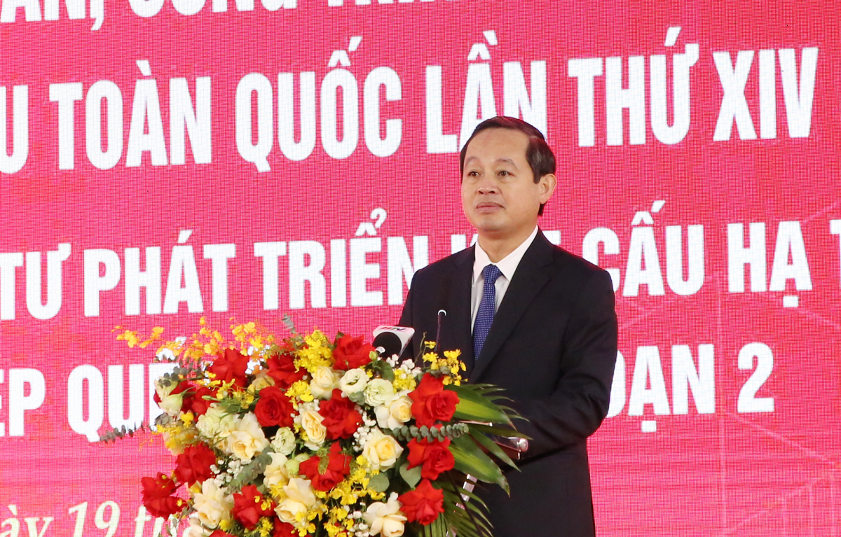 Chủ tịch UBND tỉnh Phạm Hoàng Sơn phát biểu tại buổi Lễ khởi công.