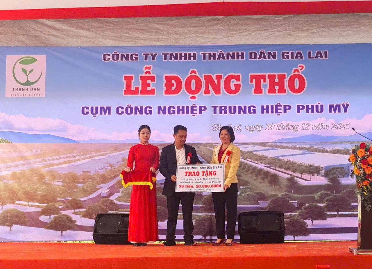 Công ty TNHH Thành Dân Gia Lai có những phần quà nhỏ gửi tặng bà con địa phương như lời tri ân và cam kết gắn bó lâu dài vì sự phát triển chung.