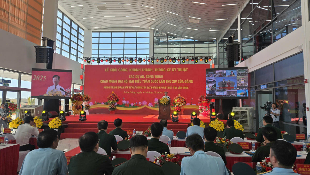 Lãnh đạo tỉnh Lâm Đồng phát biểu tại Lễ khánh thành&nbsp;sân bay quân sự Phan Thiết.