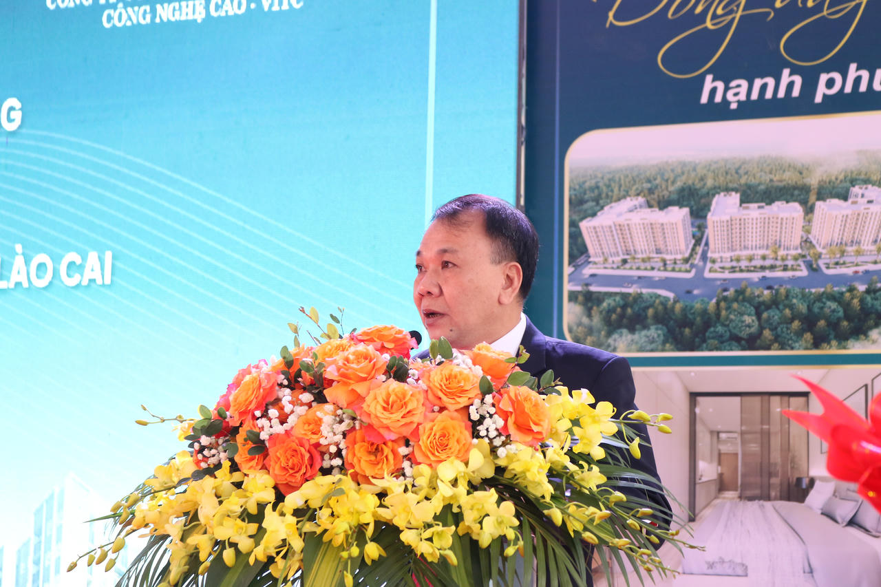 Đại diện chủ đầu tư phát biểu.