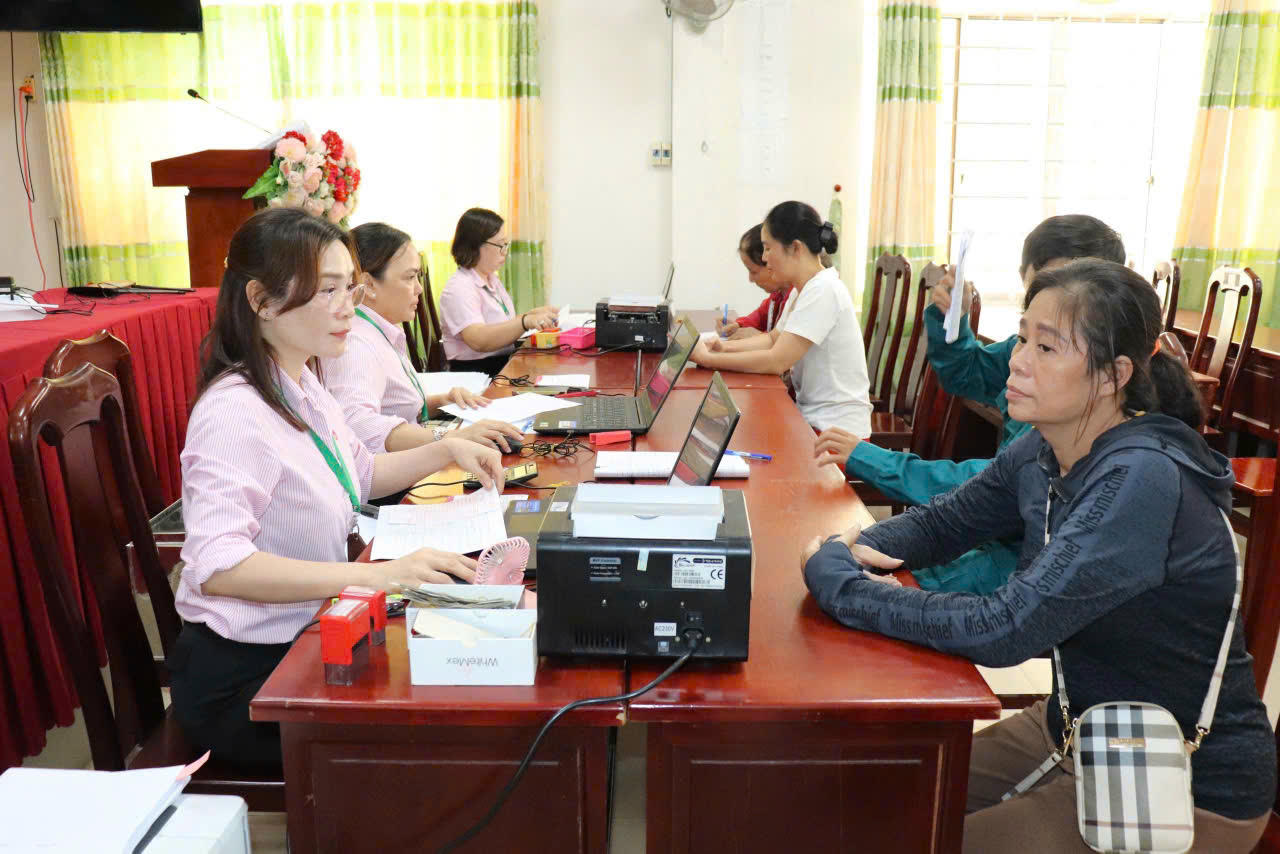 Mạng lưới điểm giao dịch của NHCSXH tỉnh An Giang sau sáp nhập vẫn duy trì hoạt động giúp dân vay vốn ưu đãi thuận lợi.