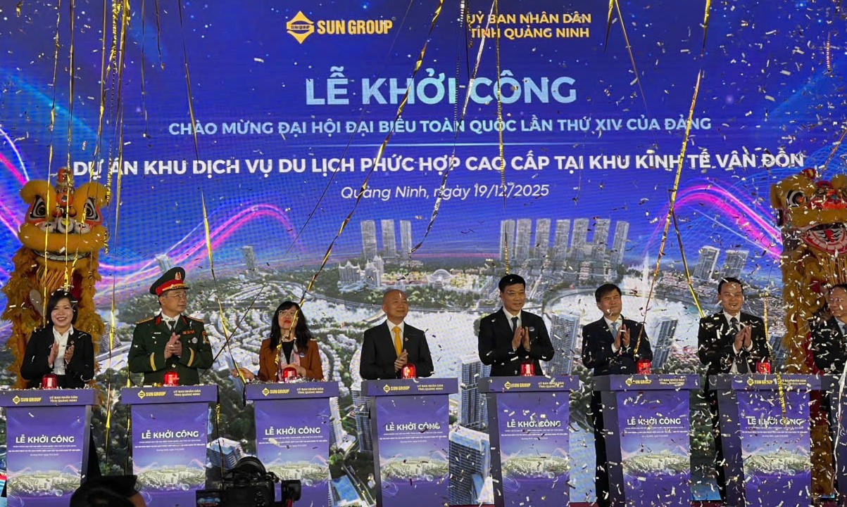 Phó Chủ tich Quốc hội Vũ Hồng Thanh dự Lễ khởi công dự án tại Vân Đồn (Quảng Ninh)