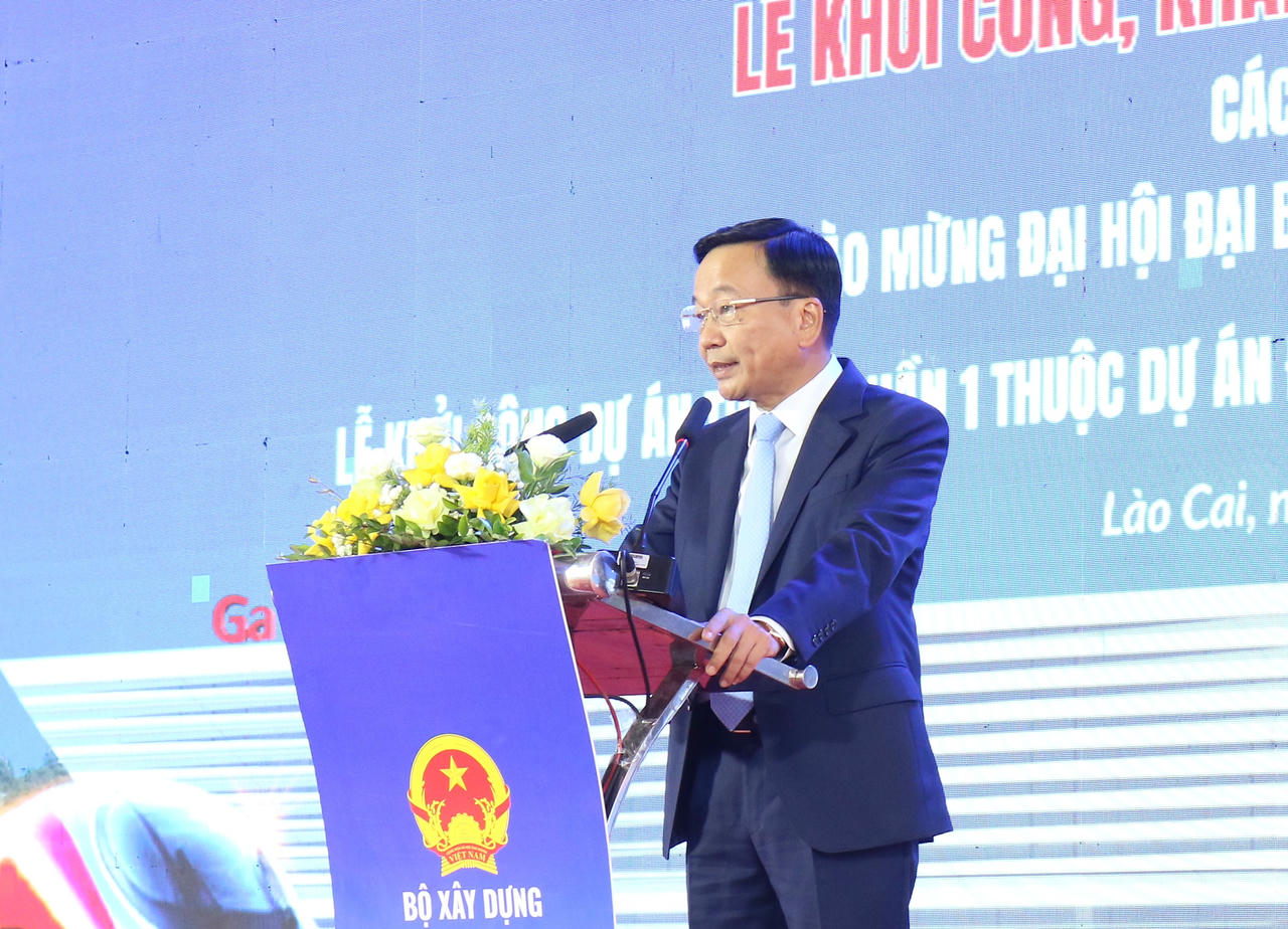 Thứ trưởng Bộ Xây dựng Nguyễn Danh Huy phát biểu khai mạc buổi lễ.