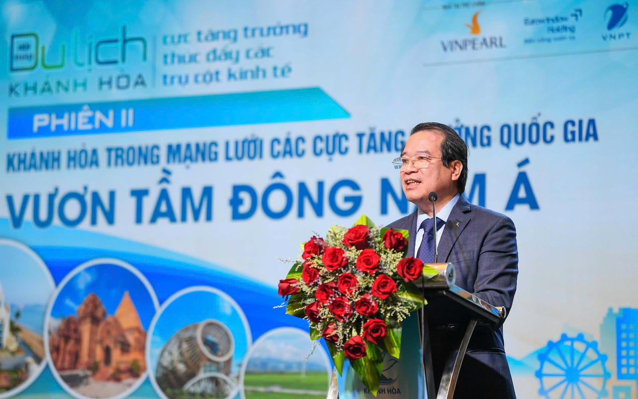 Ông Hà Văn Siêu - Phó Cục trưởng Cục Du lịch Việt Nam đề xuất nhóm giải pháp đưa Khánh Hòa trở thành trung tâm du lịch biển.