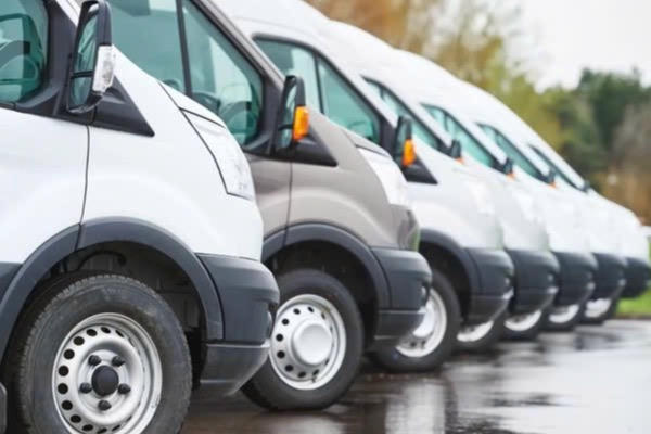 Đặt tên công ty kinh doanh vận tải hành khách có bắt buộc phải có chữ dịch vụ thương mại?
