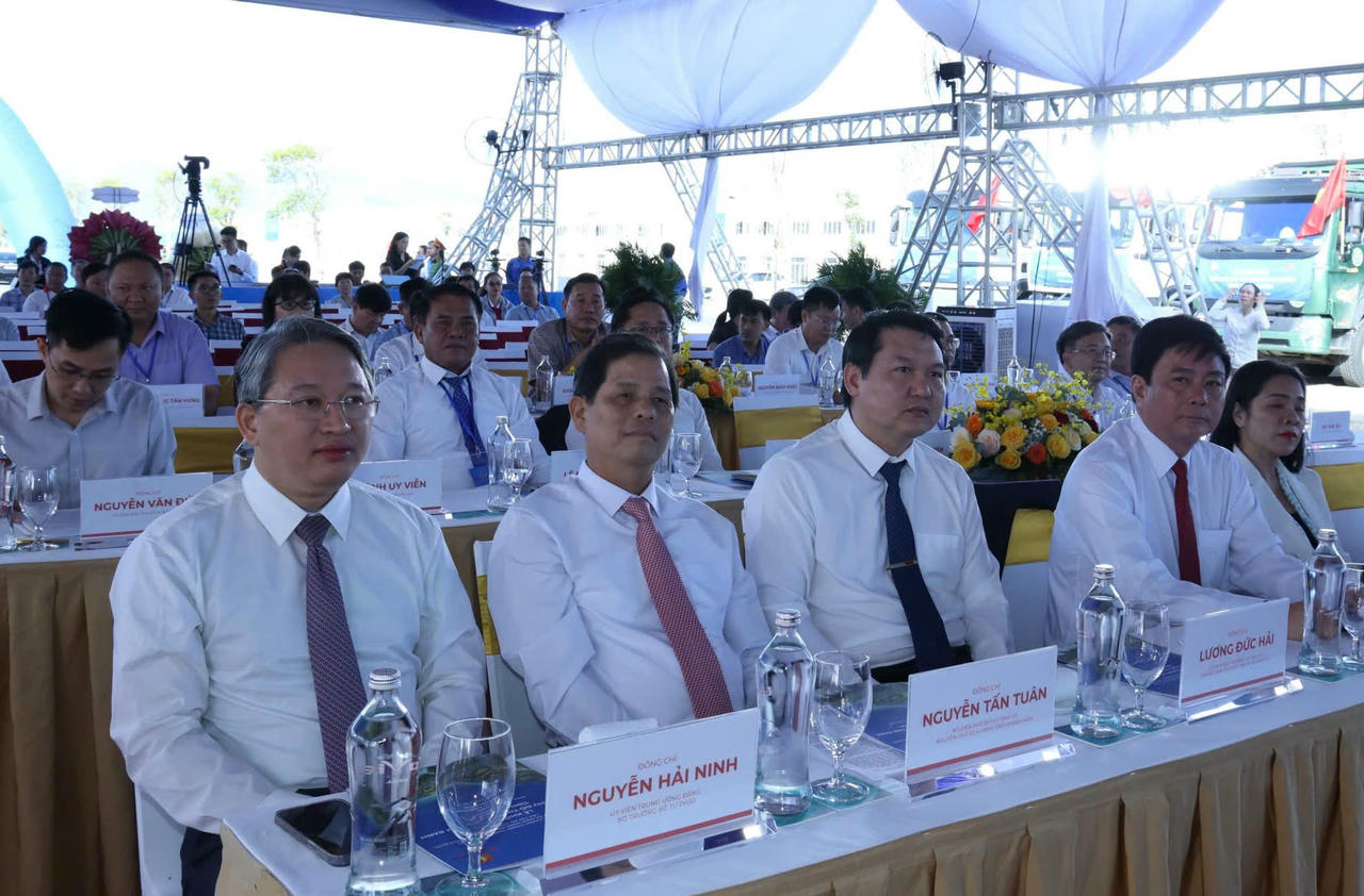 Bộ trưởng Bộ Tư pháp Nguyễn Hải Ninh dự Lễ khởi công Dự án Khu đô thị ven vịnh Cam Ranh, tỉnh Khánh Hòa.