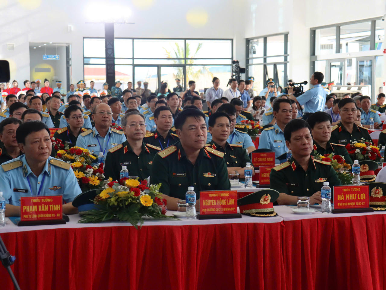 Các đại biểu tham gia lễ khánh thành.