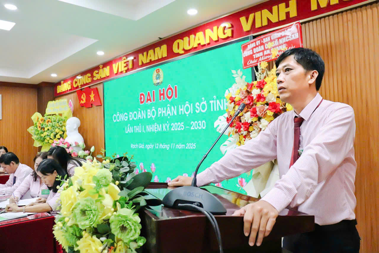 Bí thư Đảng ủy. Giám đốc NHCSXH tỉnh An Giang , ông Đoàn Công Thiệt phát biểu tại Đại hội công đoàn cơ quan họp tháng 12/2025.