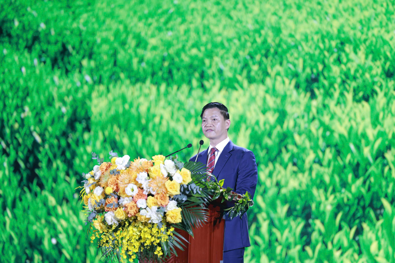 Ông Vương Quốc Tuấn, Chủ tịch UBND tỉnh Thái Nguyên, phát biểu khai mạc lễ hội&nbsp;“Thái Nguyên - Hương sắc danh trà”.