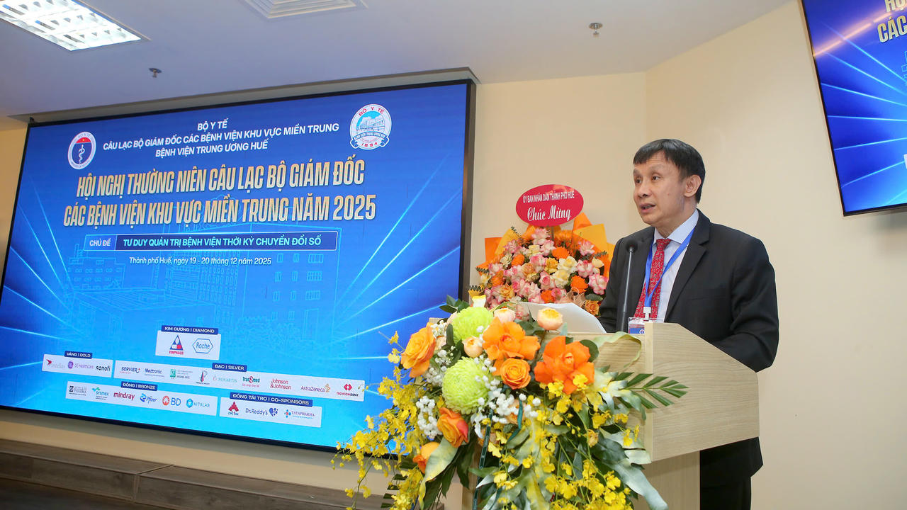 GS.TS. Phạm Như Hiệp, Giám đốc BVTW Huế phát biểu tại hội nghị.