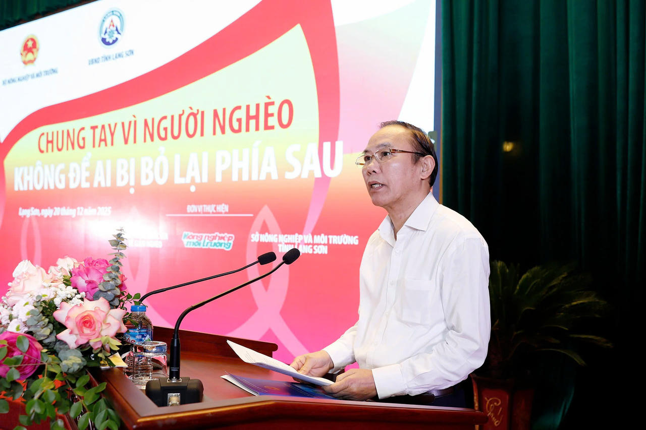 Thứ trưởng Bộ Nông nghiệp và Môi trường Phùng Đức Tiến phát biểu.