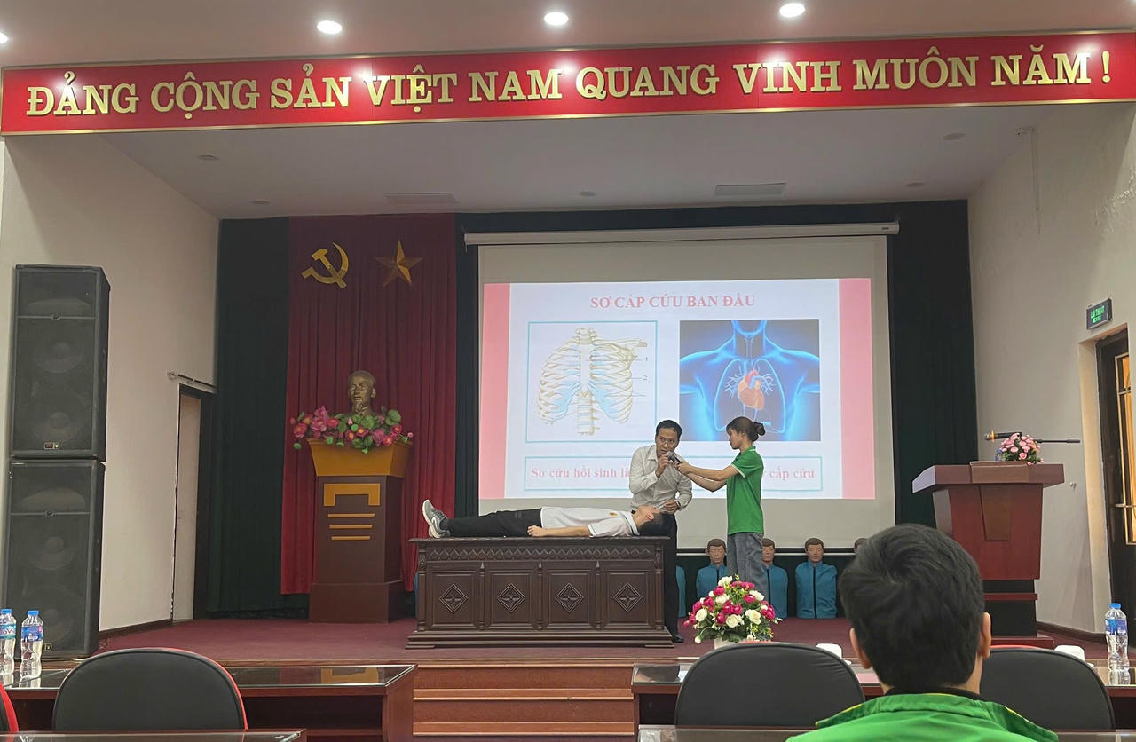 Trường Cao đẳng Kinh tế Công nghiệp Hà Nội tiếp tục triển khai huấn luyện kỹ năng phòng cháy, chữa cháy và cứu nạn cứu hộ
