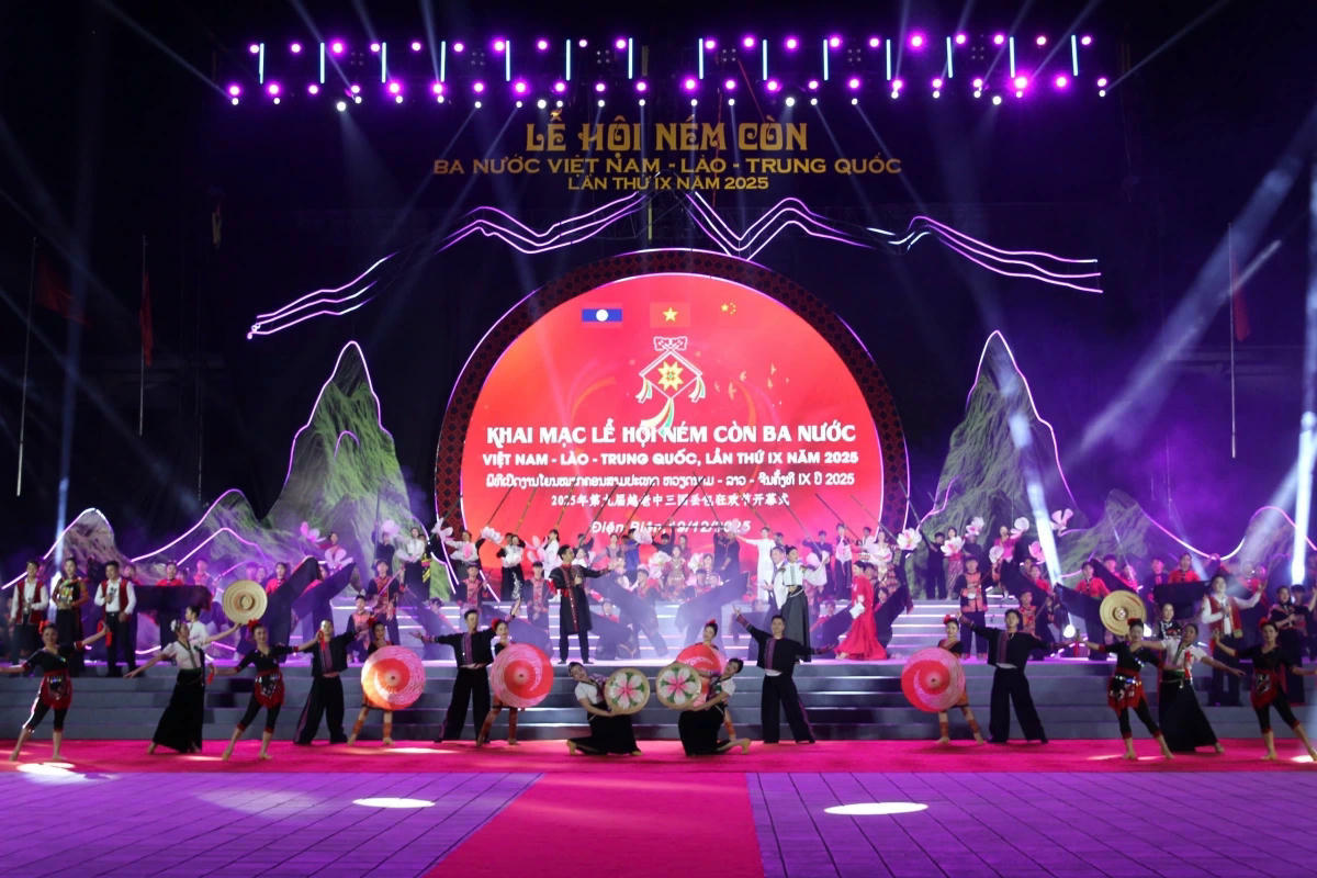 Những màn nghệ thuật hấp dẫn đã đem đến sự ấn tượng cho đông đảo người dân và du khách.