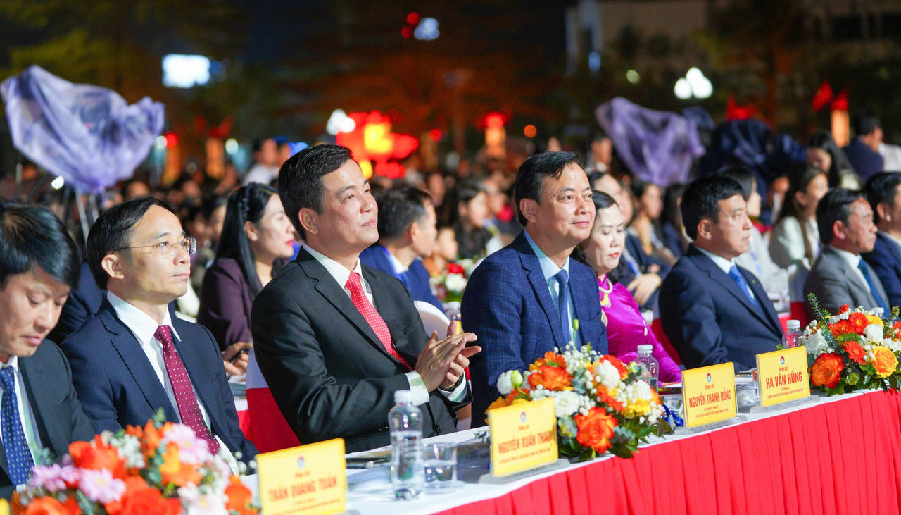 Các đại biểu dự lễ kỷ niệm.