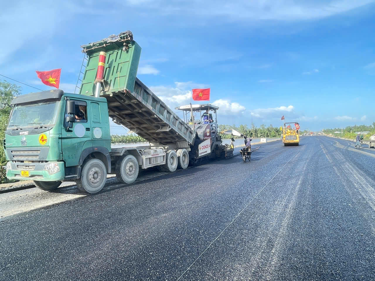 Cienco4 phát huy năng lực “ông lớn” xây lắp tại cao tốc Cần Thơ - Cà Mau