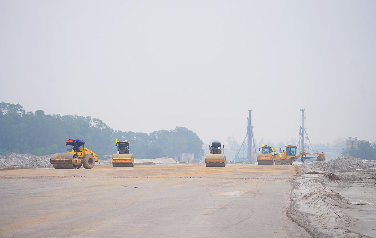 Nhà thầu thi công tại dự án sân bay Quảng Trị.