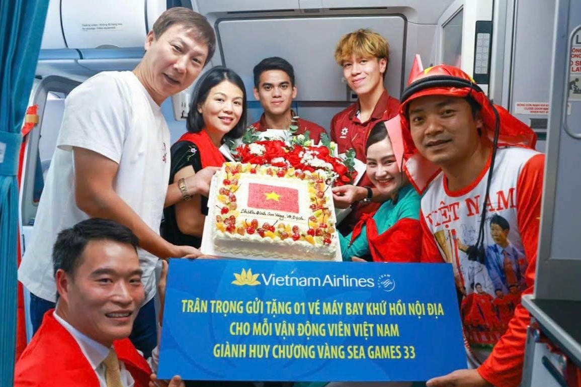 Vietnam Airlines đưa các vận động viên Việt Nam trở về sau SEA Games 33