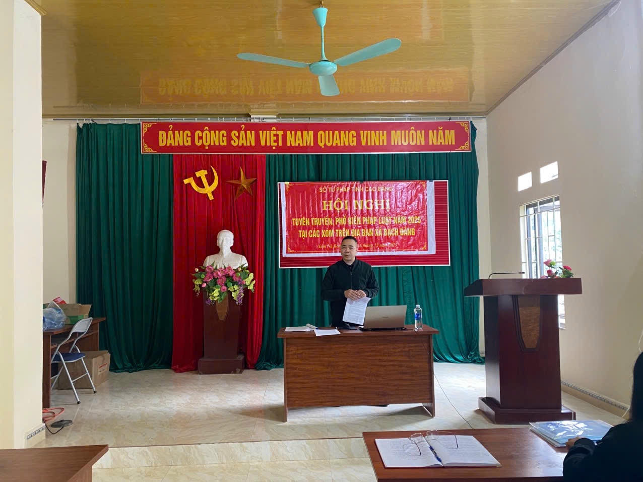 Sở Tư pháp tỉnh Cao Bằng tuyên truyền, phổ biến giáo dục pháp luật tại xã Bạch Đằng. (Ảnh: Sở Tư pháp Cao Bằng)