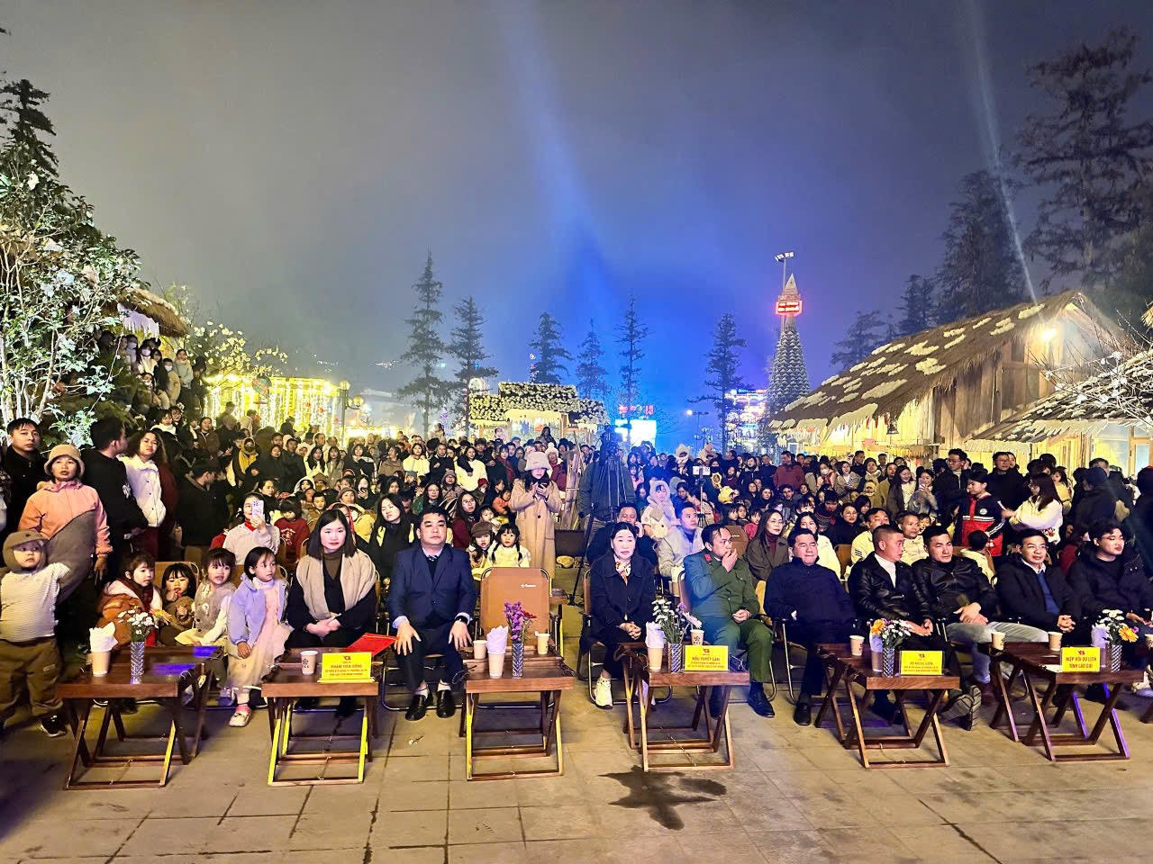 Lễ&nbsp;hội Tuyết Sa Pa năm 2025 – Sa Pa Snow Festival đã thu hút đông đảo người dân và du khách.