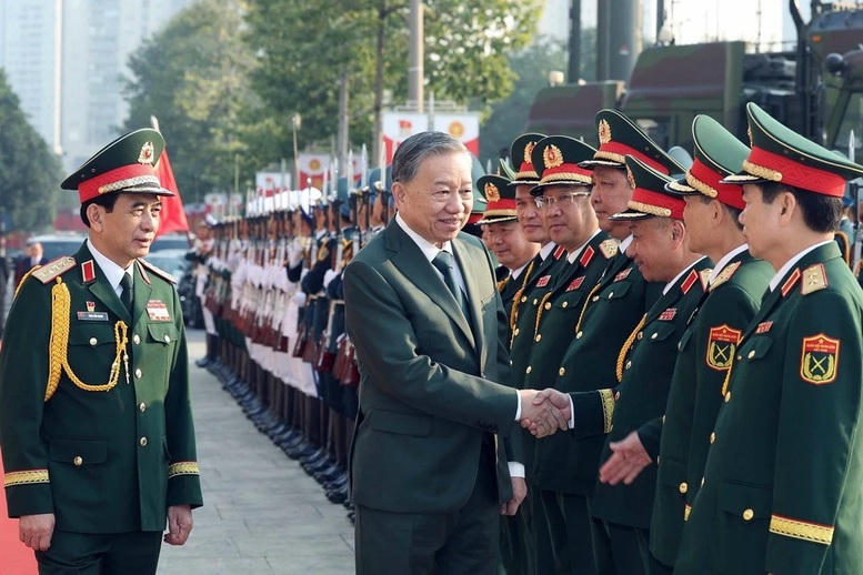 Tổng Bí thư Tô Lâm nêu rõ, toàn quân hoàn thành xuất sắc cả ba chức năng: Đội quân chiến đấu, đội quân công tác, đội quân lao động sản xuất.