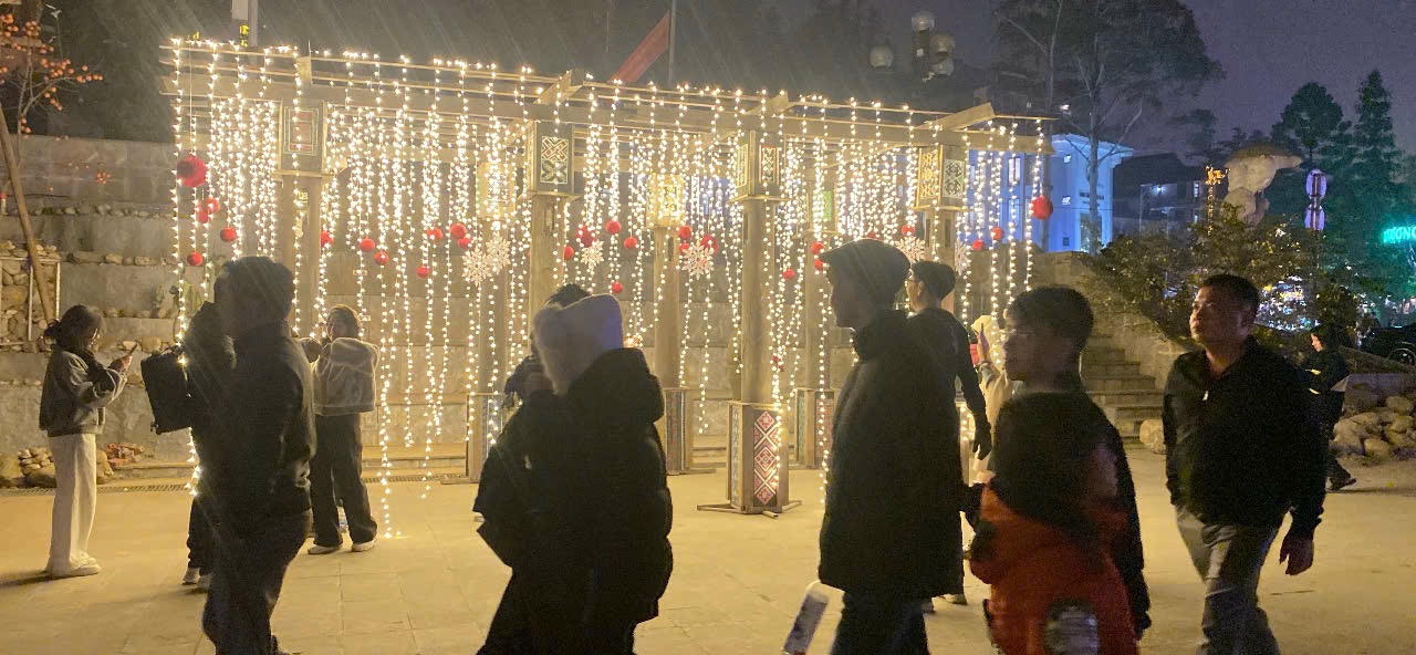 Lễ hội Tuyết Sa Pa năm 2025 thu hút đông đảo du khách