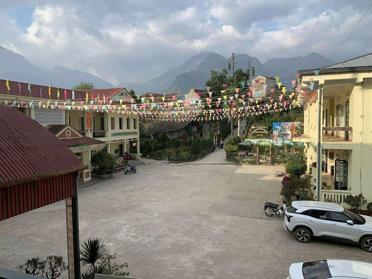 Lào Cai: Hàng trăm học sinh nghỉ học do lo ngại sáp nhập trường