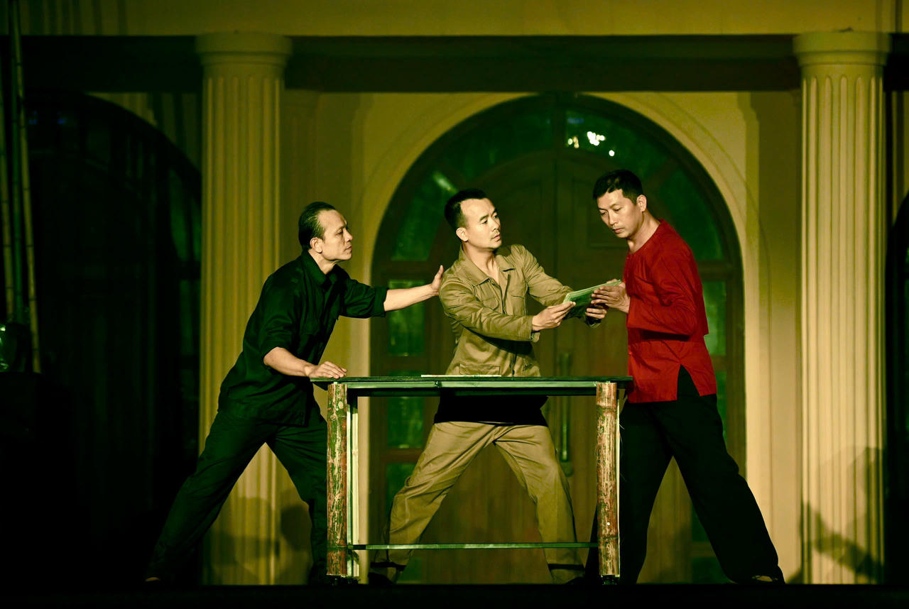 Chương trình tái hiện hào khí Xô viết. Ảnh: Gió Lào