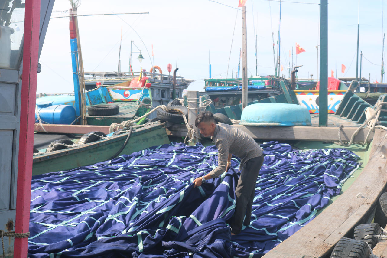 Ngư dân Trần Văn Cường cho biết gặp khó khăn do chưa được nhận tiền hỗ trợ các chuyến biển xa.&nbsp;