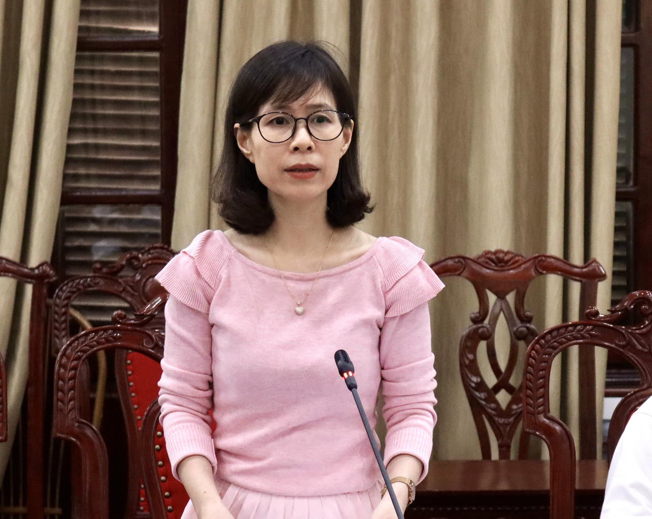 Phó Vụ trưởng Vụ Tổ chức cán bộ Trần Thu Hường phát biểu tại buổi làm việc.