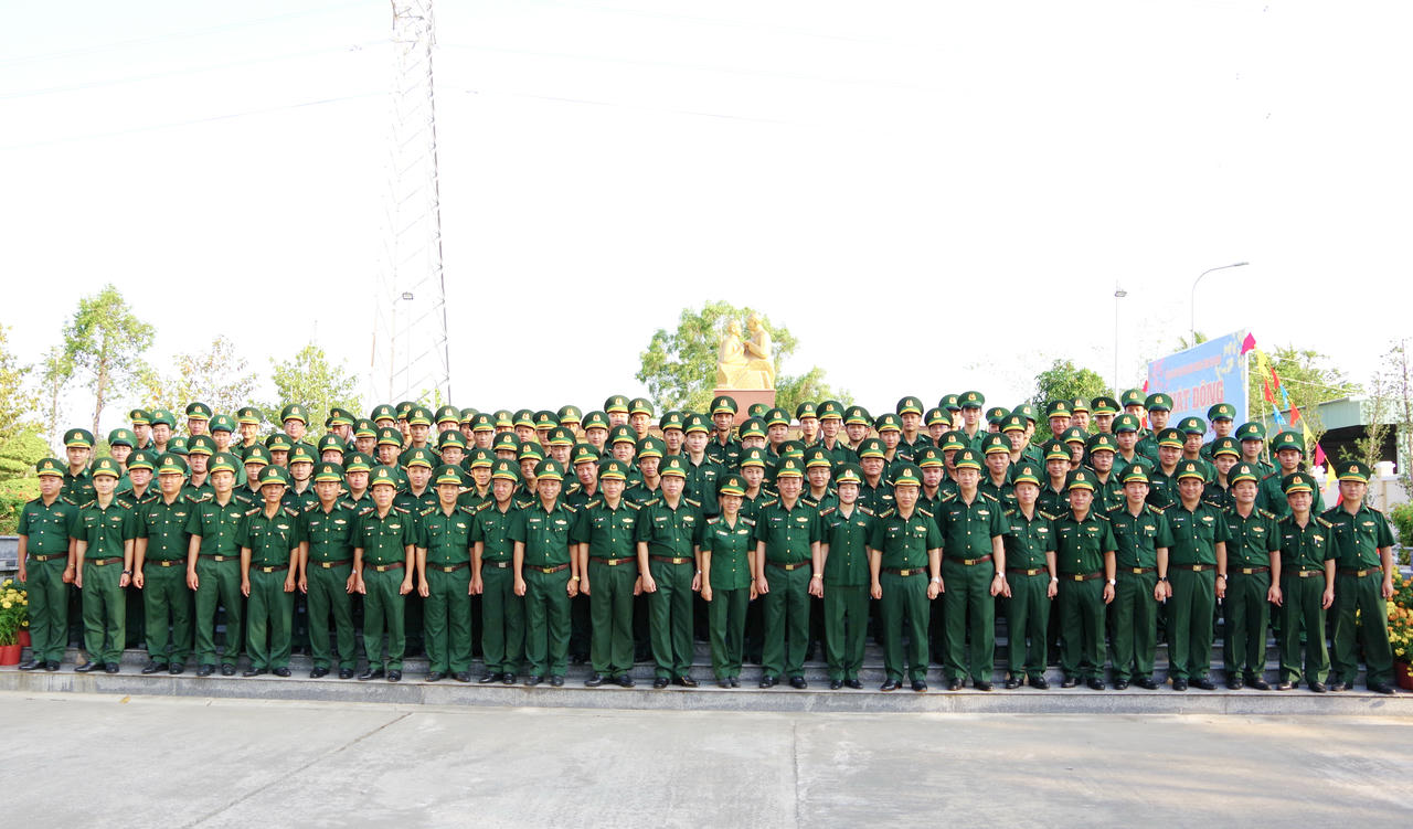 Khu tượng đài “Bác Hồ với chiến sĩ Biên phòng” tại cơ quan Ban Chỉ huy Bộ đội Biên phòng tỉnh Cà Mau là nơi thường xuyên tổ chức các hoạt động giáo dục truyền thống cho cán bộ, chiến sĩ.