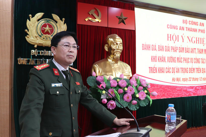 Đại tá Nguyễn Quốc Hùng, Trưởng phòng An ninh nội đia - CATP Hà Nội báo cáo tại hội nghị