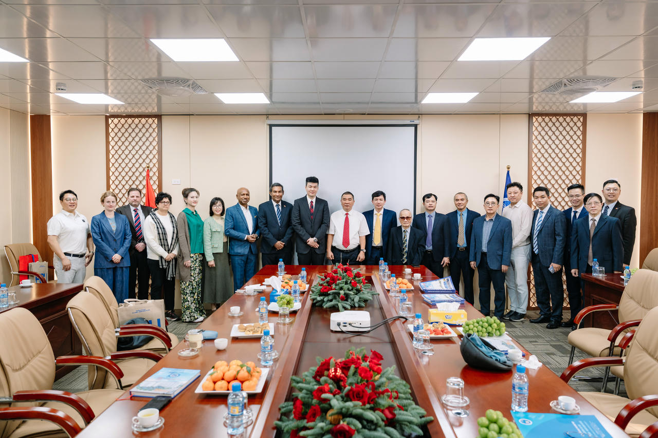 FBU không ngừng hợp tác với các tổ chức giáo dục, các doanh nghiệp, tập đoàn.