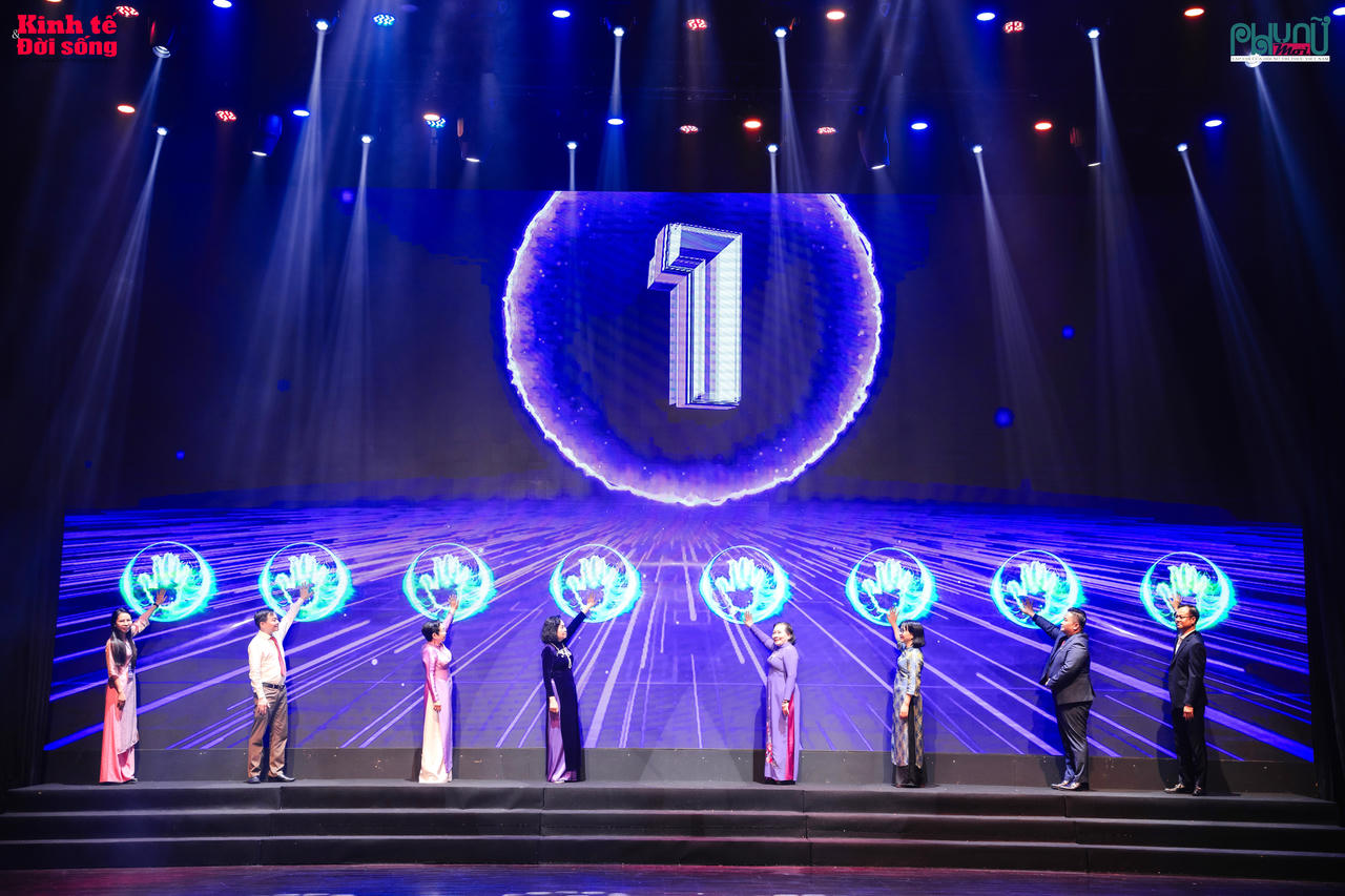 Ban Tổ chức thực hiện nghi thức bấm nút, chính thức khởi động chương trình.