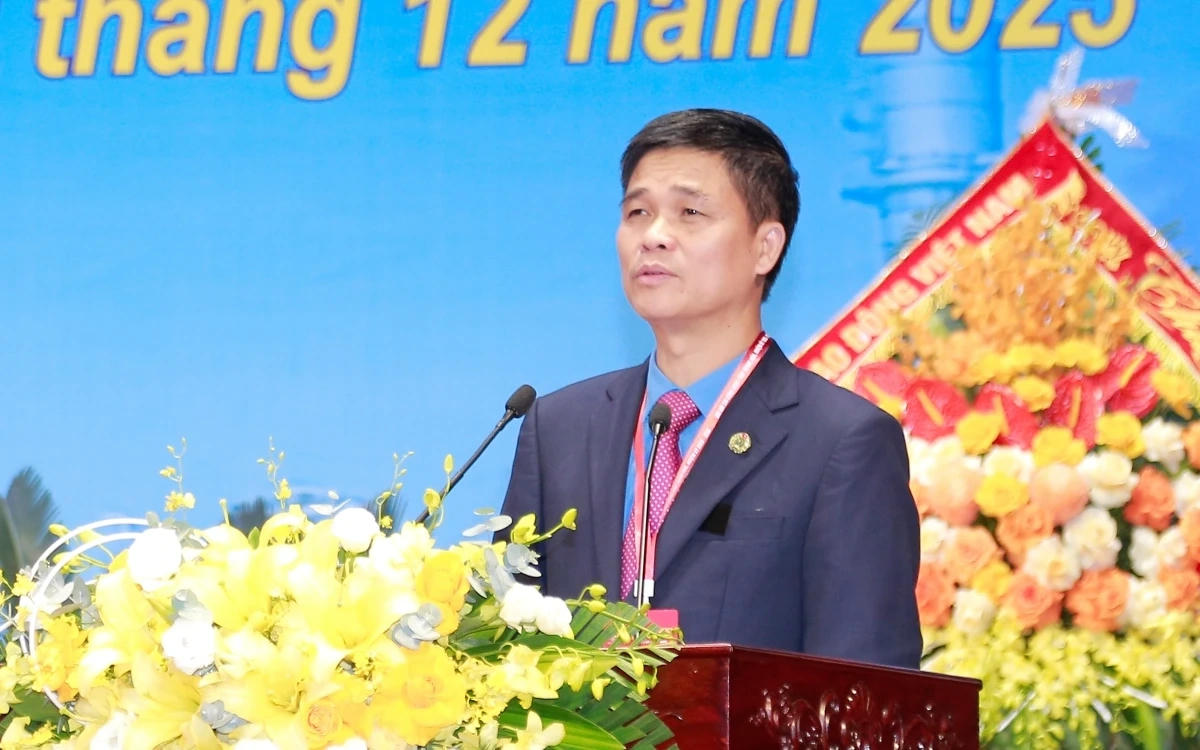 Ông Ngọ Duy Hiểu - Phó Chủ tịch Tổng LĐLĐ Việt Nam phát biểu chỉ đạo tại đại hội.