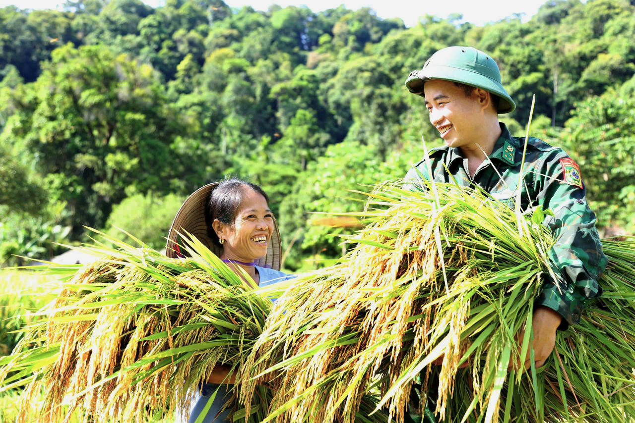 Đảng bộ BĐBP Hà Tĩnh - Đưa Nghị quyết vào cuộc sống (Bài 2): Khi chiến sĩ quân hàm xanh 'ăn cùng, ở cùng, làm cùng dân'