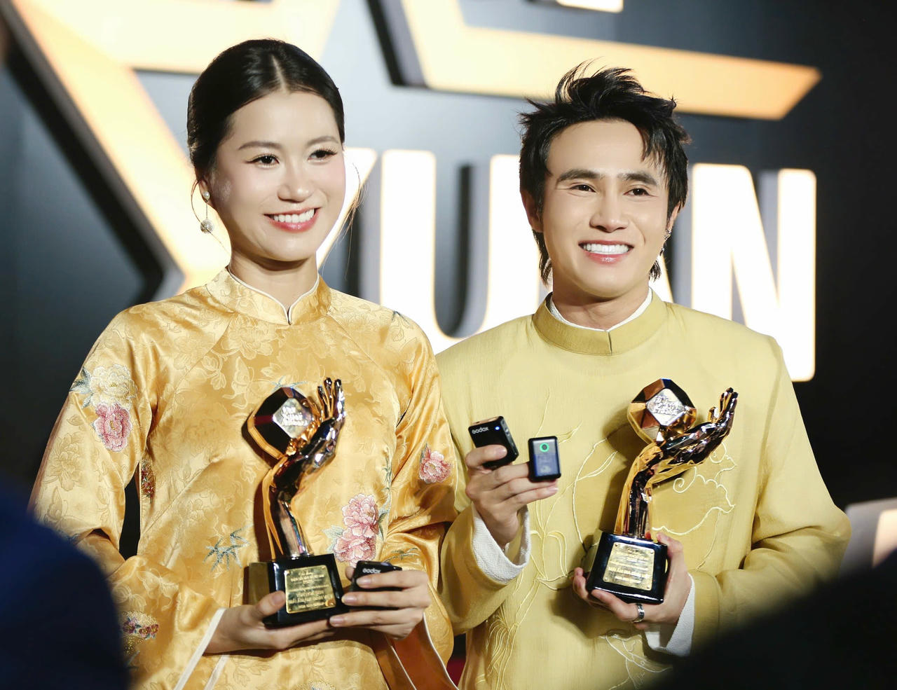 Với vai trò dẫn dắt chương trình Mái ấm gia đình Việt, diễn viên Lâm Vỹ Dạ và Huỳnh Lập đã mang đến cho khán giả nhiều khoảnh khắc đáng nhớ.