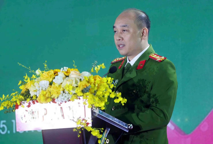 Đại tá Nguyễn Đức Long - Phó Giám đốc CATP HN phát biểu tại buổi lễ